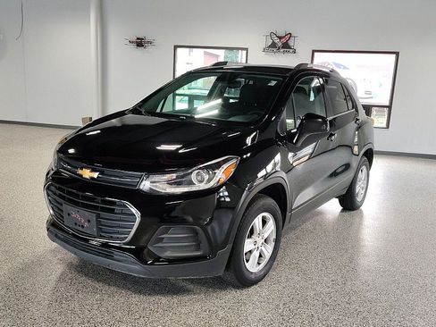 Used 2017 Chevrolet Trax LT AWD/4WD image 1