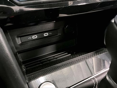 New 2026 Volkswagen Taos SE image 22