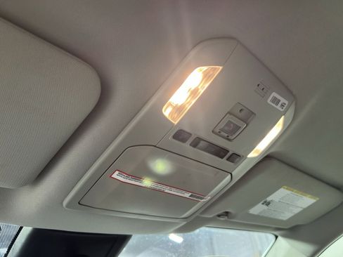 Used 2022 Toyota Highlander LE image 36