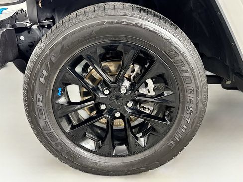 Used 2023 Jeep Wrangler Unlimited Sahara AWD/4WD image 37