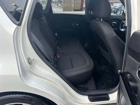 Used 2017 Kia Soul + image 15