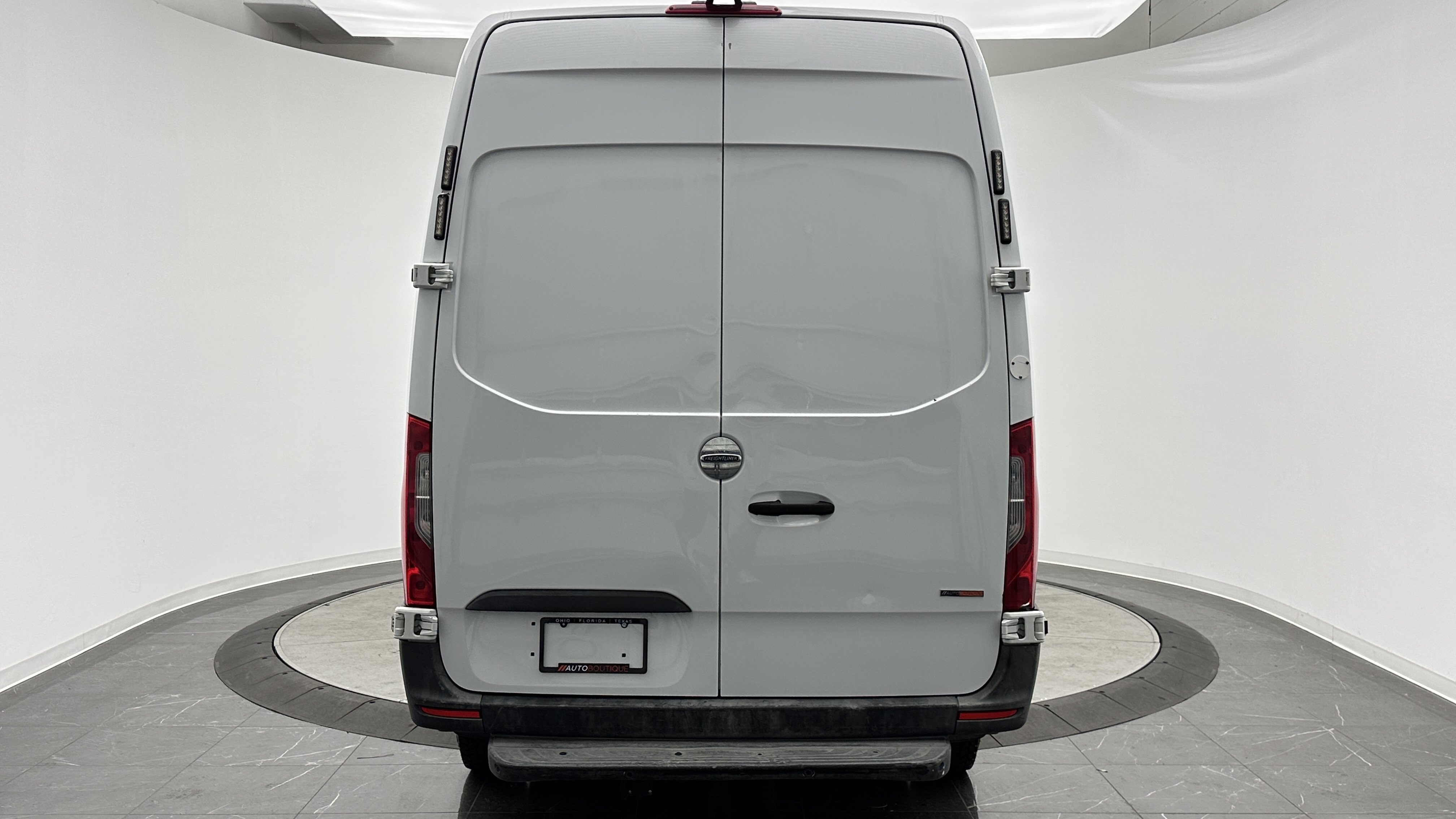 Used 2020 Freightliner Sprinter 3500 RWD image 6