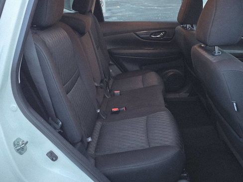 Used 2017 Nissan Rogue SV image 13