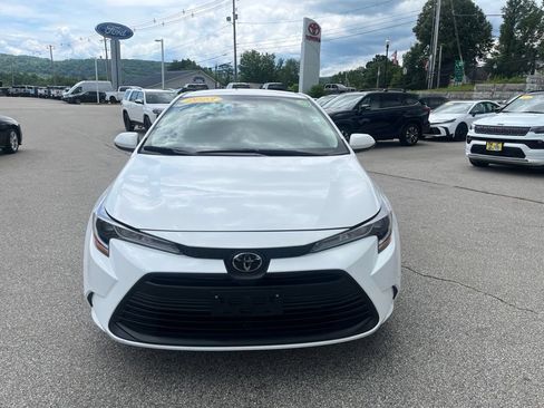 Used 2023 Toyota Corolla LE w/ Carpet Mat Package (TMS) FWD image 3