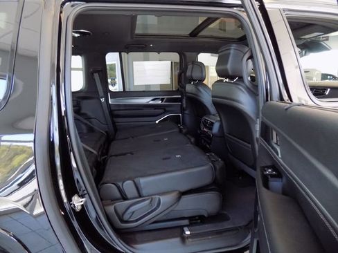 New 2026 Jeep Grand Wagoneer L Limited AWD/4WD image 33