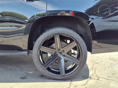 Used 2020 Cadillac Escalade Premium Luxury image 7