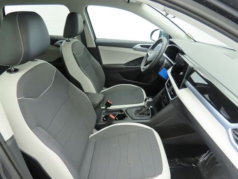 New 2026 Volkswagen Taos SE image 20