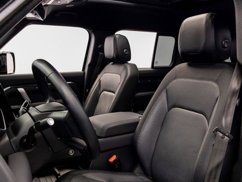 Used 2023 Land Rover Defender 130 X-Dynamic SE image 27