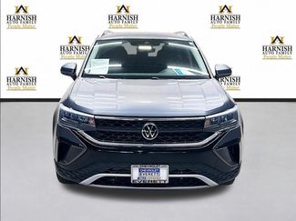 Used 2022 Volkswagen Taos SE w/ Panoramic Sunroof Package FWD video 2