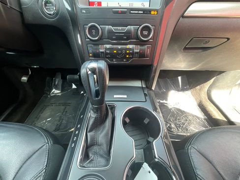 Used 2018 Ford Explorer XLT w/ Equipment Group 202A FWD image 33
