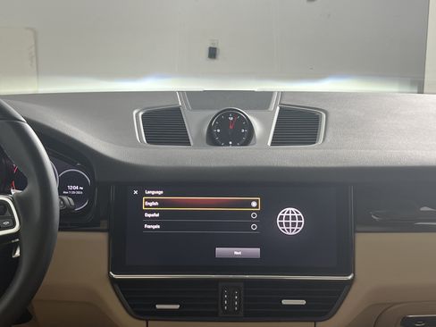 Certified 2023 Porsche Cayenne AWD/4WD image 19