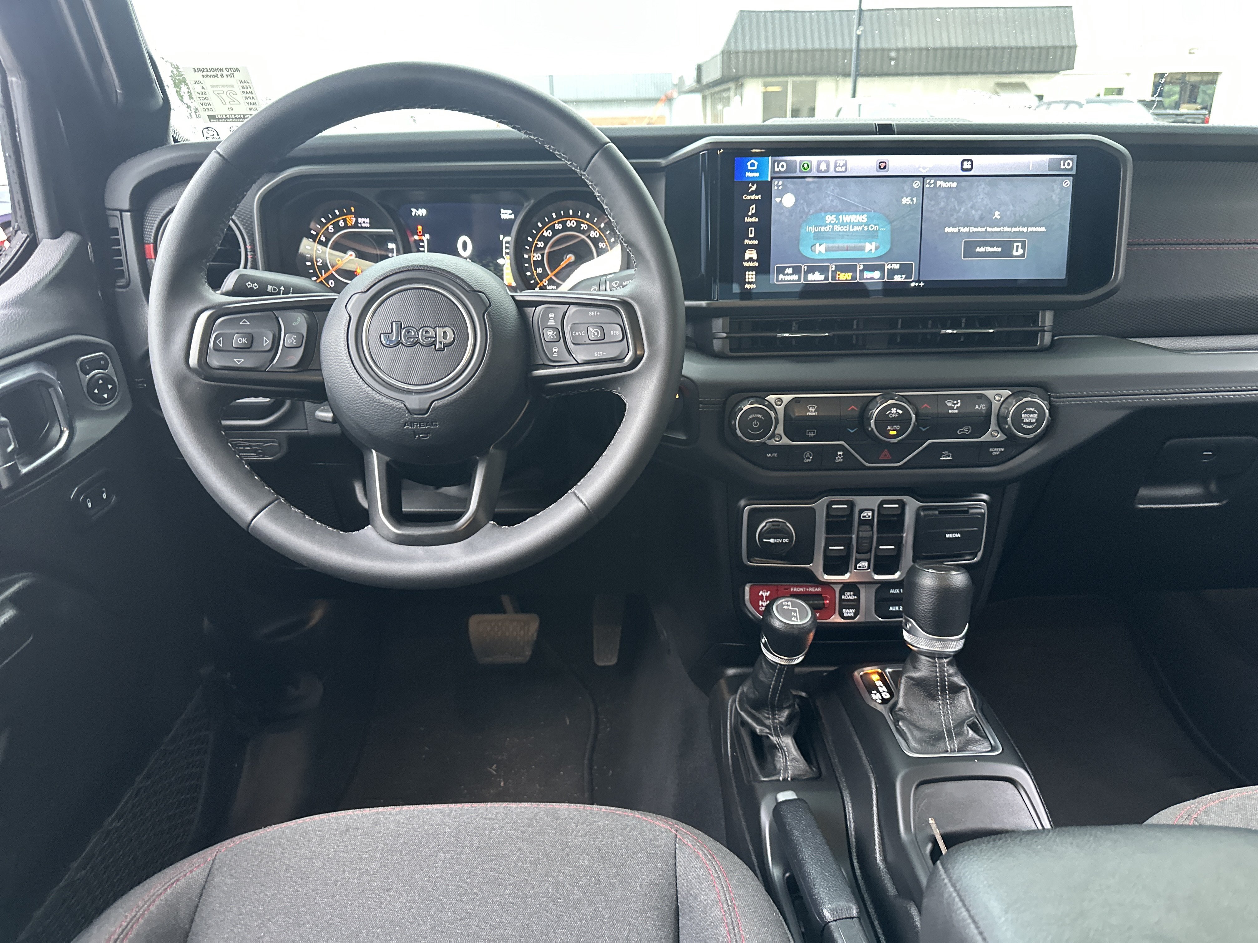 Used 2026 Jeep Gladiator Rubicon AWD/4WD image 13