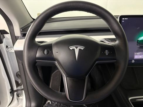 Used 2024 Tesla Model Y Long Range AWD/4WD image 17