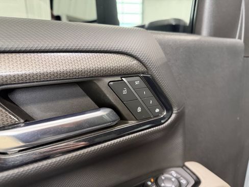 Used 2024 Chevrolet Silverado 2500 ZR2 w/ Technology Package image 46