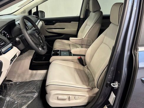 New 2026 Honda Odyssey Touring image 11