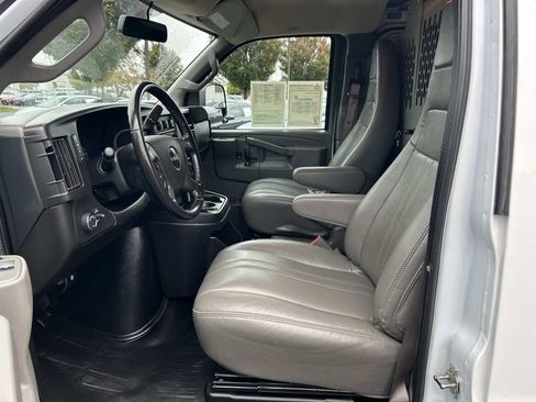 Used 2023 GMC Savana 2500 w/ Driver Convenience Package image 21