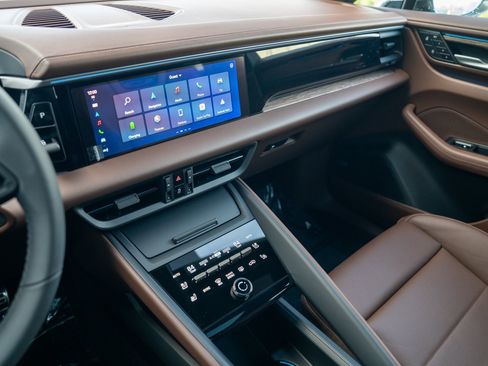 Certified 2025 Porsche Macan Turbo Electric AWD/4WD image 16