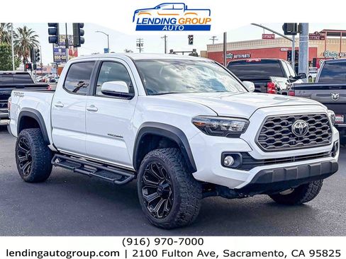 Used 2023 Toyota Tacoma TRD Off-Road RWD image 5