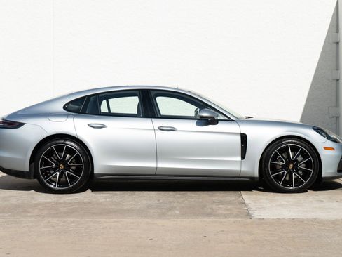 Used 2018 Porsche Panamera 4S image 8