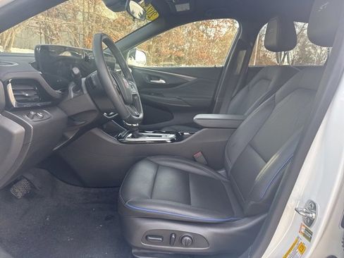 Used 2025 Buick Envista Sport Touring image 6