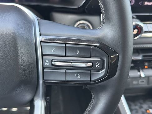 Used 2024 Chevrolet Colorado LT w/ LT Convenience Package II RWD image 9