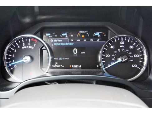 Used 2018 Ford Expedition XLT w/ Equipment Group 202A RWD image 16