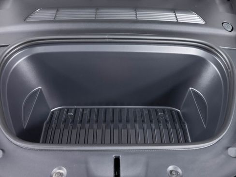 Used 2023 Tesla Model Y Performance image 41