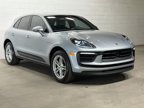 Certified 2023 Porsche Macan AWD/4WD image 6
