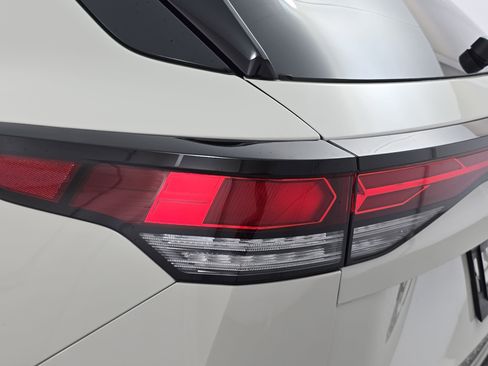 New 2026 Volkswagen Tiguan SE R-Line AWD/4WD image 35