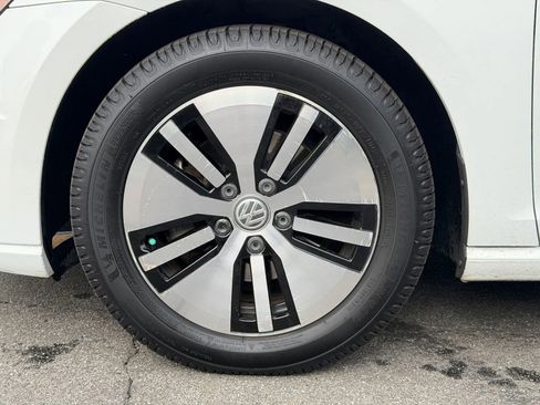 Used 2016 Volkswagen e-Golf SE w/ DC Fast Charging Package image 21