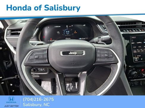 Used 2023 Jeep Grand Cherokee Laredo w/ Luxury Tech Group I image 16