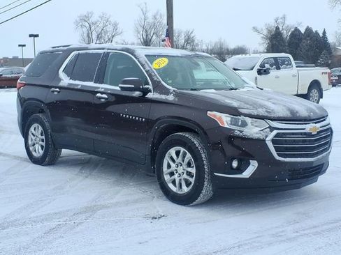 Used 2021 Chevrolet Traverse LT image 3