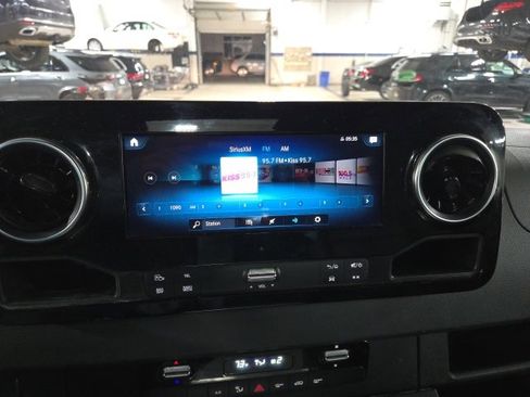 Used 2022 Mercedes-Benz Sprinter 2500 image 12