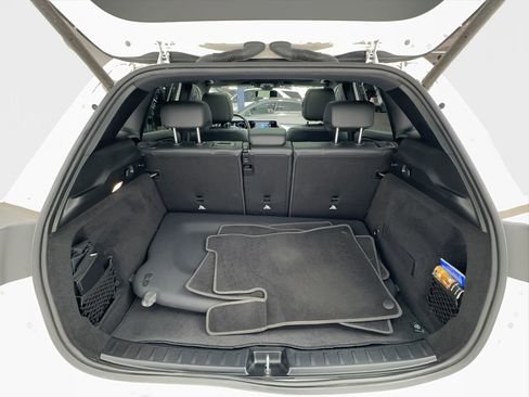 Used 2022 Mercedes-Benz GLA 250 w/ Premium Package Lite image 16