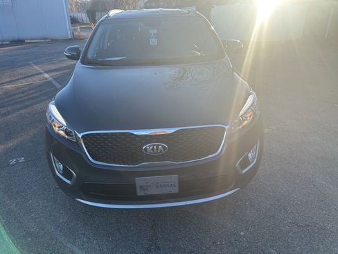 Used 2017 Kia Sorento EX image 3