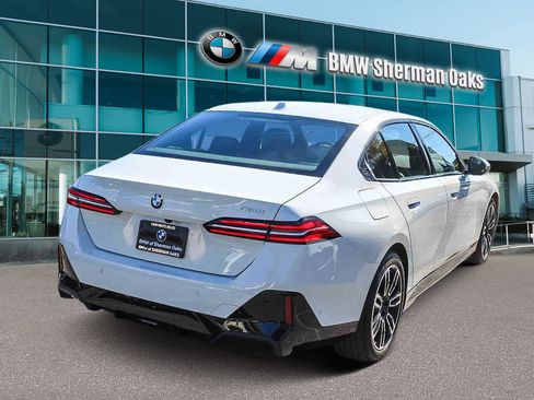 Used 2025 BMW 530i w/ M Sport Package image 4