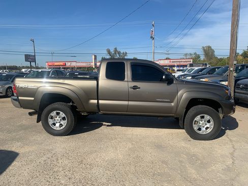 Used 2015 Toyota Tacoma 4x4 Access Cab V6 image 4