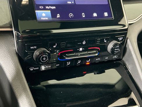 Used 2023 Jeep Grand Cherokee Altitude image 15