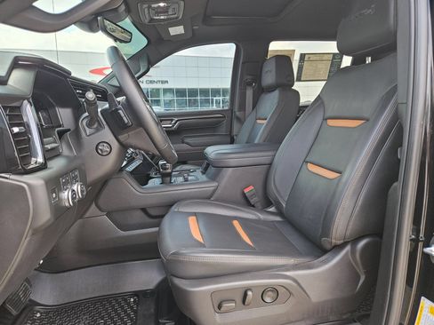 Used 2025 GMC Sierra 1500 AT4 w/ AT4 Premium Package AWD/4WD image 9