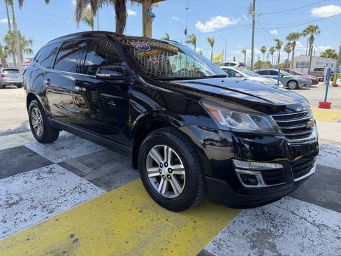 Used 2017 Chevrolet Traverse LT FWD image 3