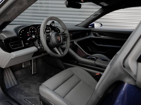 Used 2020 Porsche Taycan Turbo S image 4