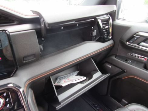 Used 2024 GMC Sierra 1500 AT4 w/ Technology Package AWD/4WD image 30