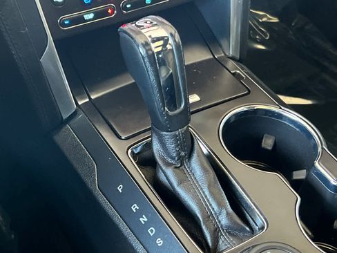 Used 2017 Ford Explorer Platinum image 25