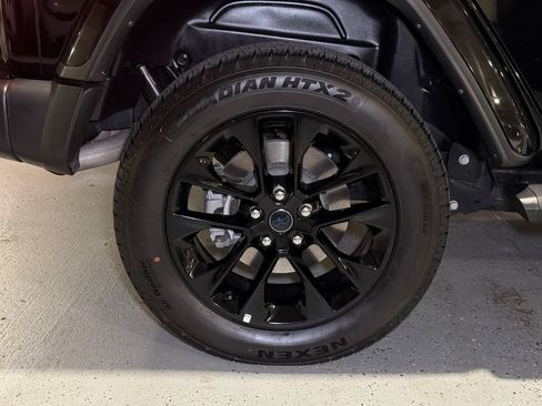 Used 2024 Jeep Wrangler Unlimited Sahara AWD/4WD image 7