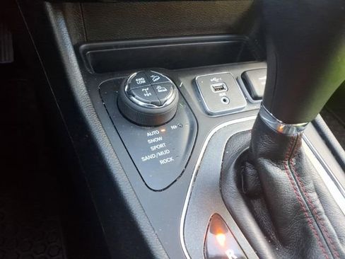 Certified 2022 Jeep Cherokee Trailhawk AWD/4WD image 17