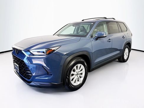 Certified 2024 Toyota Grand Highlander AWD image 3