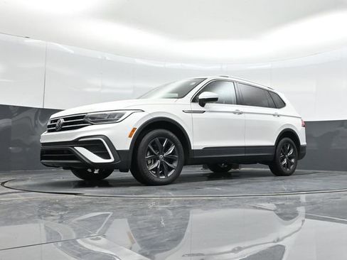 Used 2023 Volkswagen Tiguan SE FWD image 63