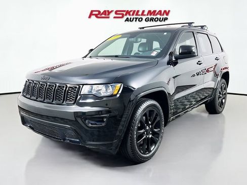 Used 2019 Jeep Grand Cherokee Altitude AWD/4WD image 3