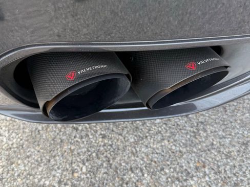 Used 2015 Nissan GT-R Black Edition image 8