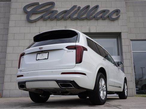 Used 2024 Cadillac XT6 Luxury w/ LPO, Floor Liner Package image 4